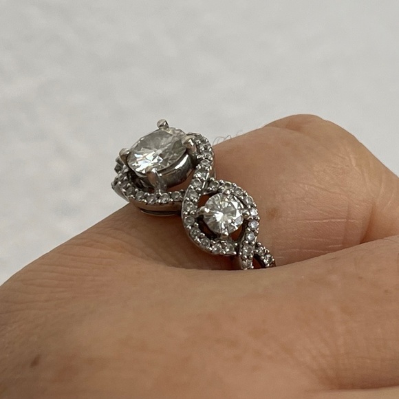 14k white gold moissanite ring size 7 - Picture 3 of 11